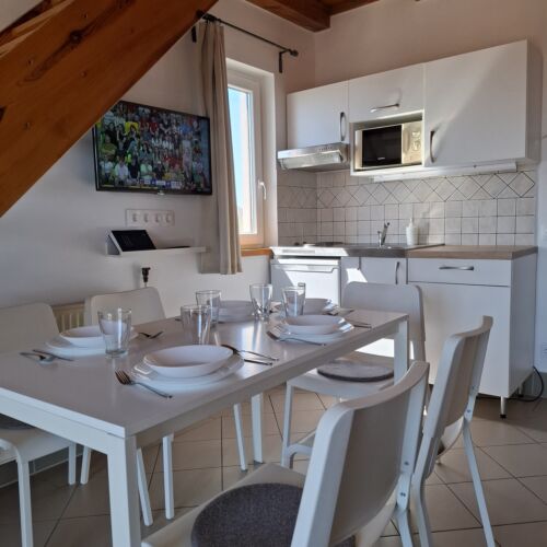 Apartman s galérií pro 5 os. se 2 ložnicemi na poschodí