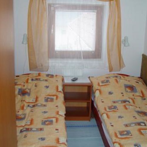 Camera twin cu baie cu aer condiționat