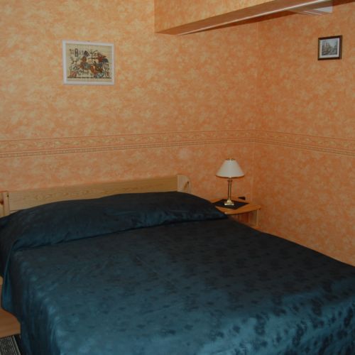 Pokoj s manželskou postelí