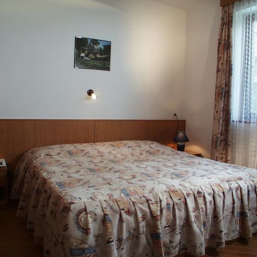 Pokój 2-osobowy Standard z łazienką (możliwa dostawka)