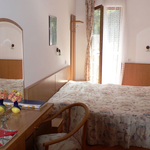 Standard Twin Room ensuite (extra bed available)