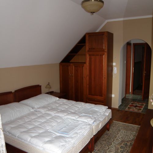 Pokój 2-osobowy z balkonem z widokiem na rzekę