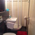 Emeleti fürdőszobás kétágyas szoba