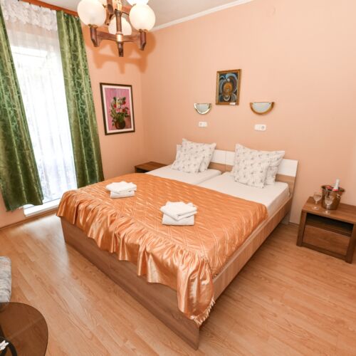 Camera dubla standard la etaj (se poate solicita pat suplimentar)