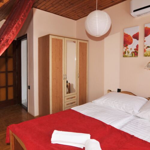 Camera twin la etaj cu baie