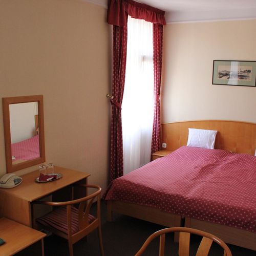 Camera twin superior cu baie