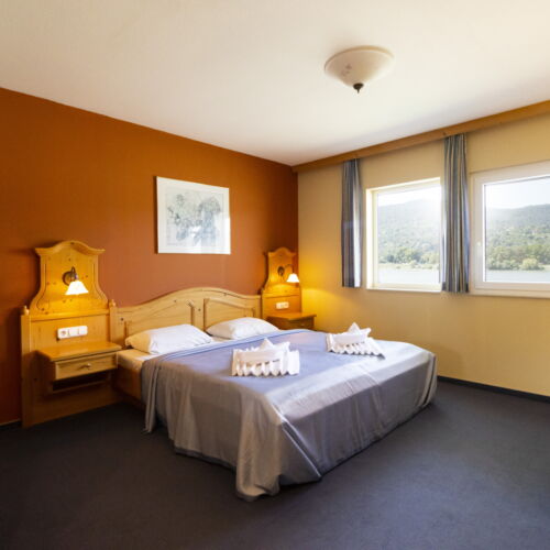 Standard Doppelzimmer mit Aussicht auf den Fluss