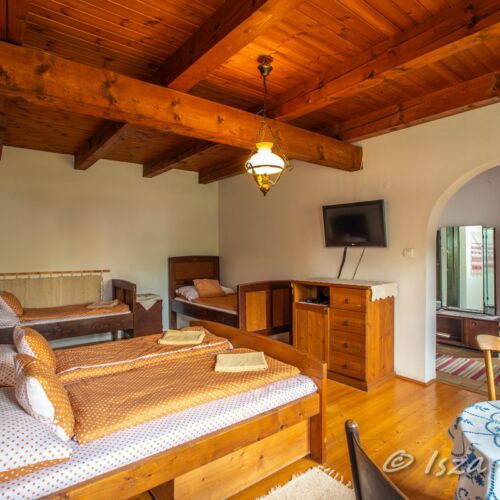 Apartament la parter cu baie cu 2 camere pentru 8 pers. (se poate solicita pat suplimentar)