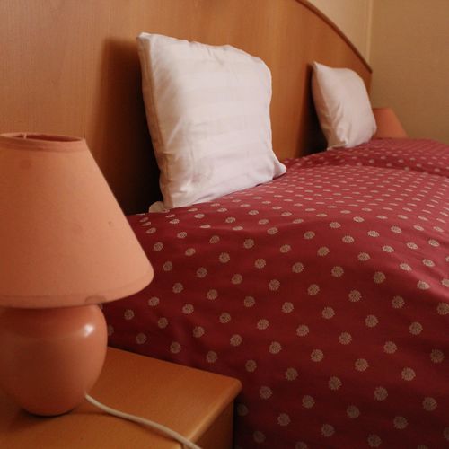 Camera twin standard la etaj