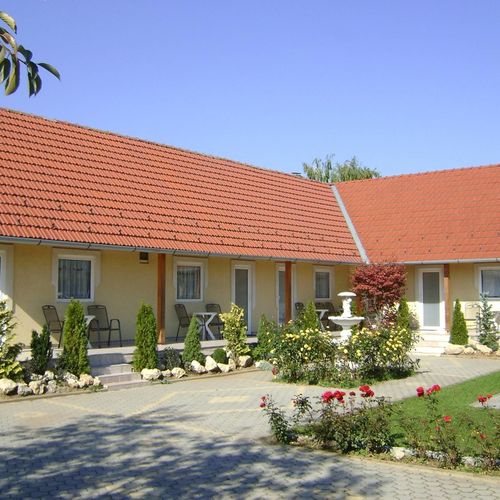 Apartament classic la parter cu 1 camera pentru 3 pers.