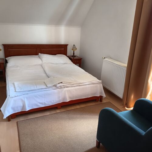 Apartament 4-osobowy na piętrze z balkonem z 2 pomieszczeniami sypialnianymi (możliwa dostawka)