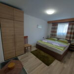2-Zimmer-Apartment für 4 Personen Tiefparterre mit Aussicht auf den Garten (Zusatzbett möglich)