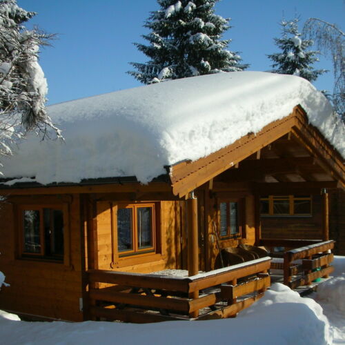 Apartament cu balcon cu vedere spre munte cu 2 camere pentru 4 pers. (se poate solicita pat suplimentar)