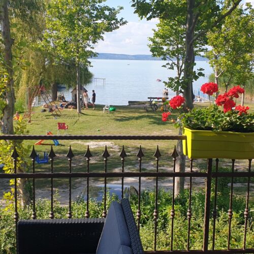Apartament 4-osobowy z balkonem z widokiem na jezioro z 2 pomieszczeniami sypialnianymi
