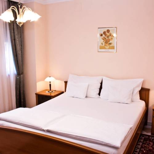 Camera dubla la etaj