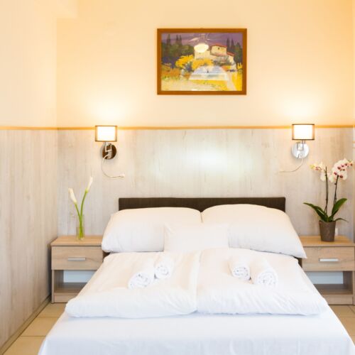 Pokój 2-osobowy Standard z łazienką (możliwa dostawka)