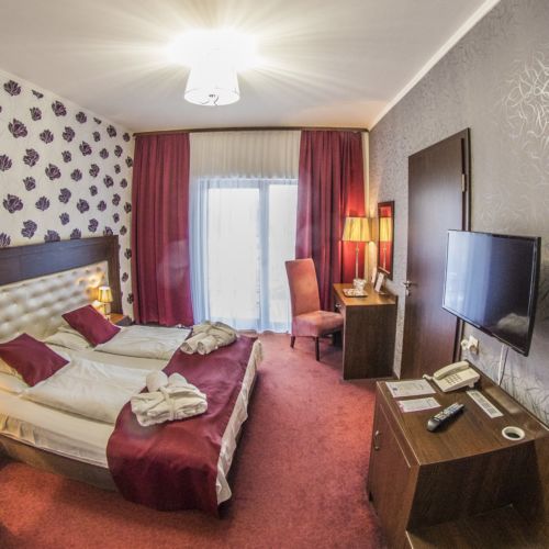 Camera tripla cu panoramă