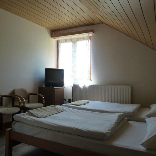 Zweibettzimmer Gemeinsames Badezimmer