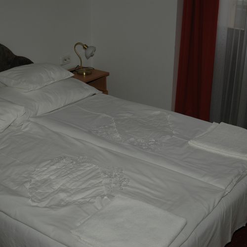 Camera cvadrupla comunicantă c