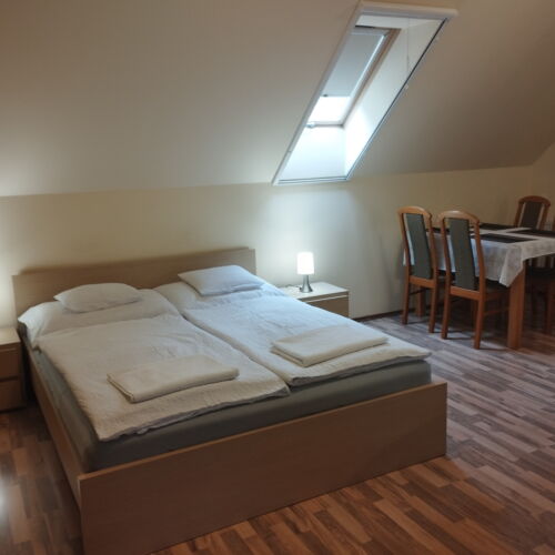 Apartament la etaj la mansardă cu 1 camera pentru 4 pers.