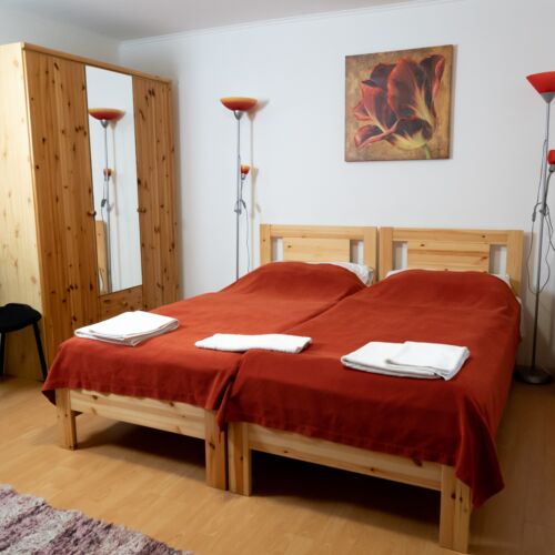 Apartament 4-osobowy na parterze z 1 pomieszczeniem sypialnianym (możliwa dostawka)