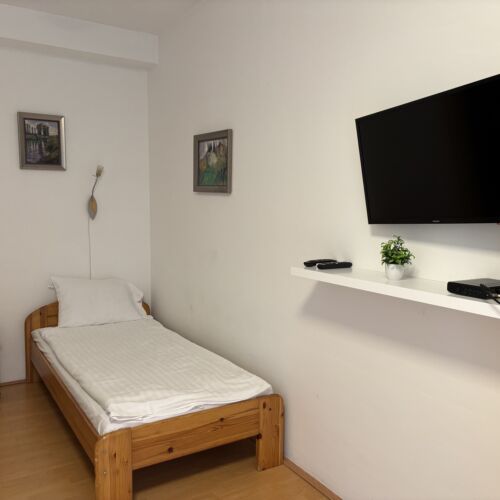 Camera single economy studio