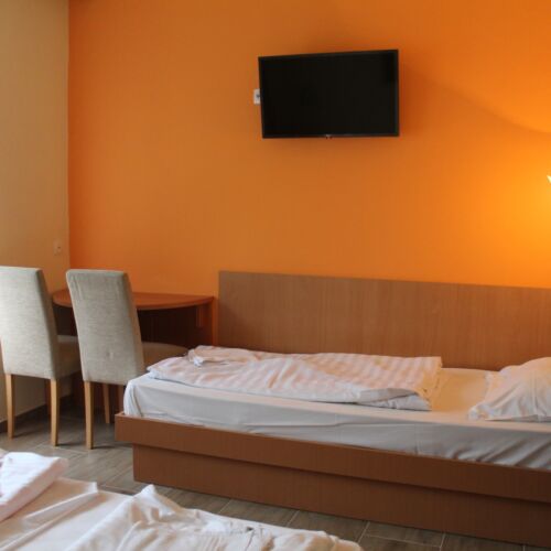 Dreibettzimmer Obergeschoss mit Badezimmer