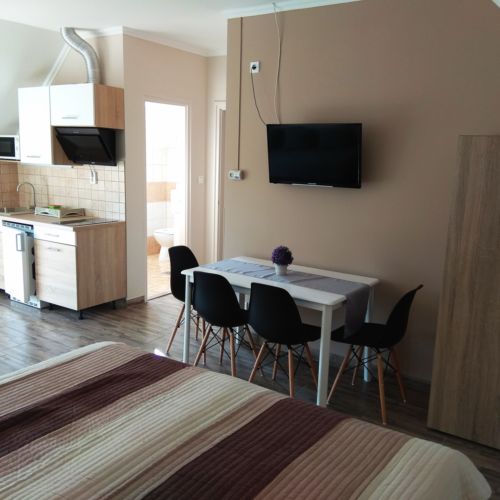 Apartman s balkónem pro 4 os. s 1 ložnicí na poschodí