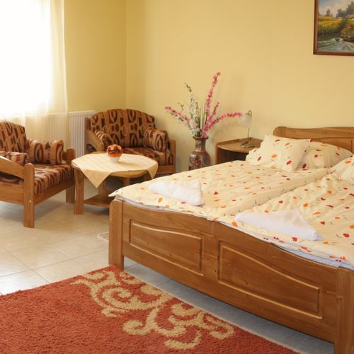 Apartament la etaj cu balcon cu 2 camere pentru 3 pers.