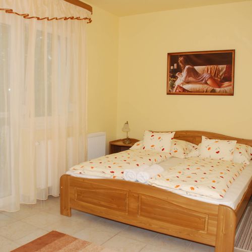 Apartament la etaj cu balcon cu 2 camere pentru 4 pers.