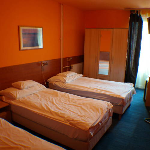 Dreibettzimmer Obergeschoss mit Klimaanlage