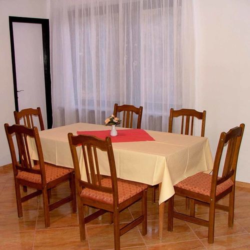 Apartament family la etaj cu 3 camere pentru 11 pers.