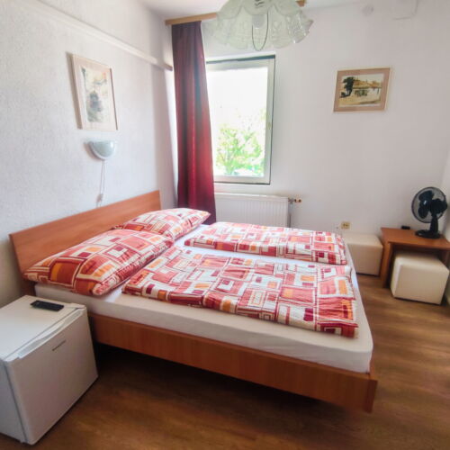 Camera dubla cu baie cu aer condiționat