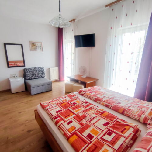 Camera dubla cu balcon cu baie (se poate solicita pat suplimentar)