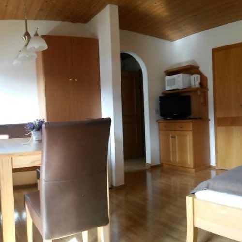 Apartament 6-osobowy z balkonem z panoramą z 3 pomieszczeniami sypialnianymi (możliwa dostawka)
