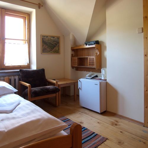 Camera single standard cu grup sanitar