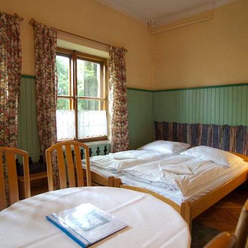 Camera cvadrupla standard cu grup sanitar