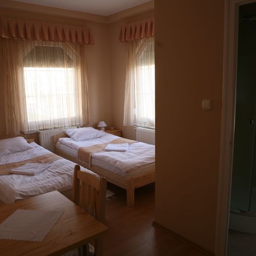 Camera twin standard la etaj