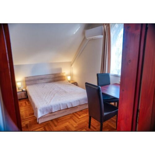 Camera tripla la etaj cu cadă