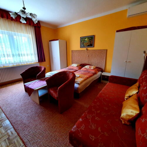 Studio Twin Room with Kitchenette