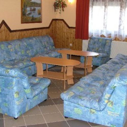 Apartament întreaga unitate cu vedere spre grădină cu 2 camere pentru 4 pers.