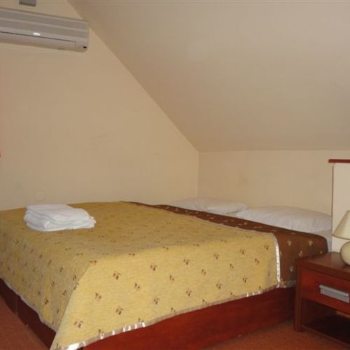 Pokoj s koupelnou pro 3 os. na poschodí