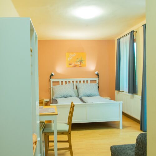 Apartament 2-osobowy z balkonem Ze wspólną kuchnią z 1 pomieszczeniem sypialnianym (możliwa dostawka)