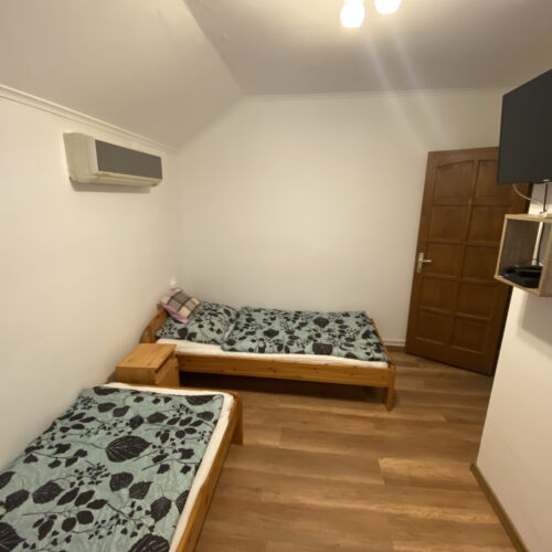 Camera twin la etaj cu baie