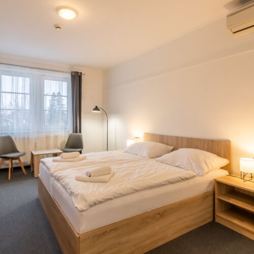 Pokoj s koupelnou s klimatizací pro 2 os.