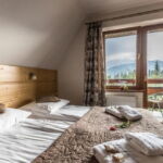Pokoj s balkónem s manželskou postelí s výhledem na hory (s možností přistýlky)