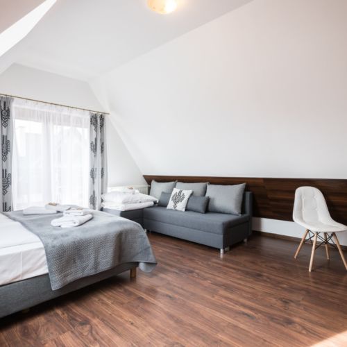 Pokój 4-osobowy z balkonem z widokiem na góry