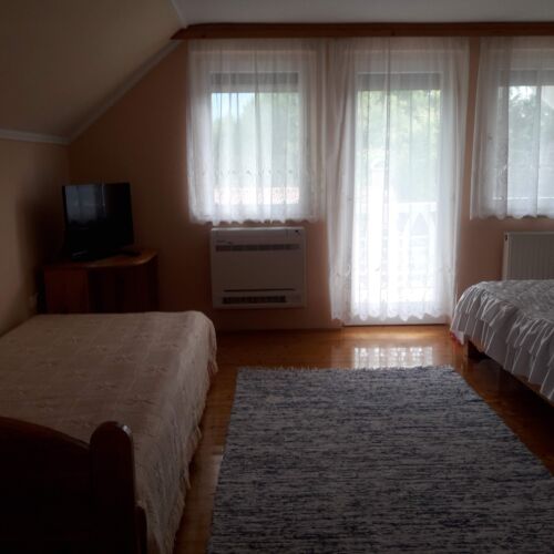 Whole House 2-Room Air Conditioned Apartment for 5 Persons (extra beds available)