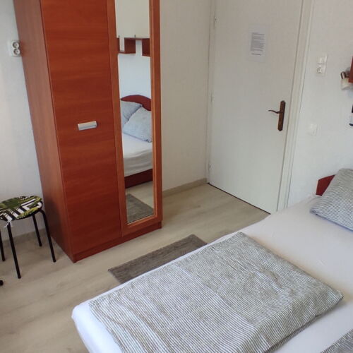 Pokój 2-osobowy Economy ze wspólną łazienką