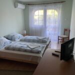 Erkélyes kétágyas szoba (pótágyazható)